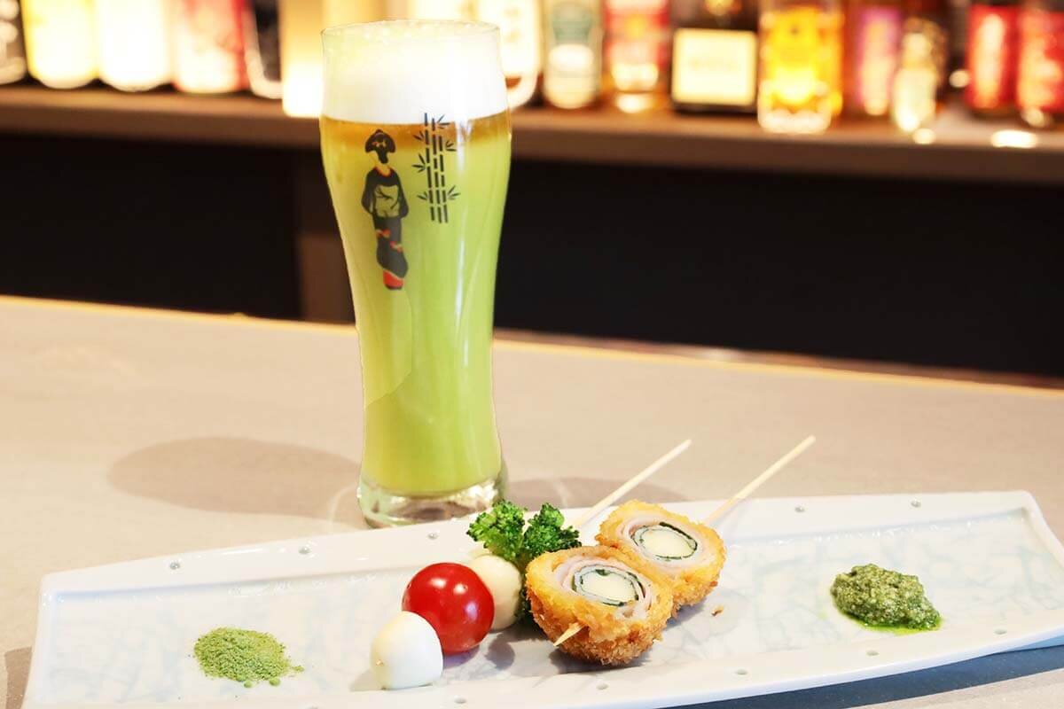 深緑色がインパクト大の抹茶ビール、京都ならでは抹茶フェア