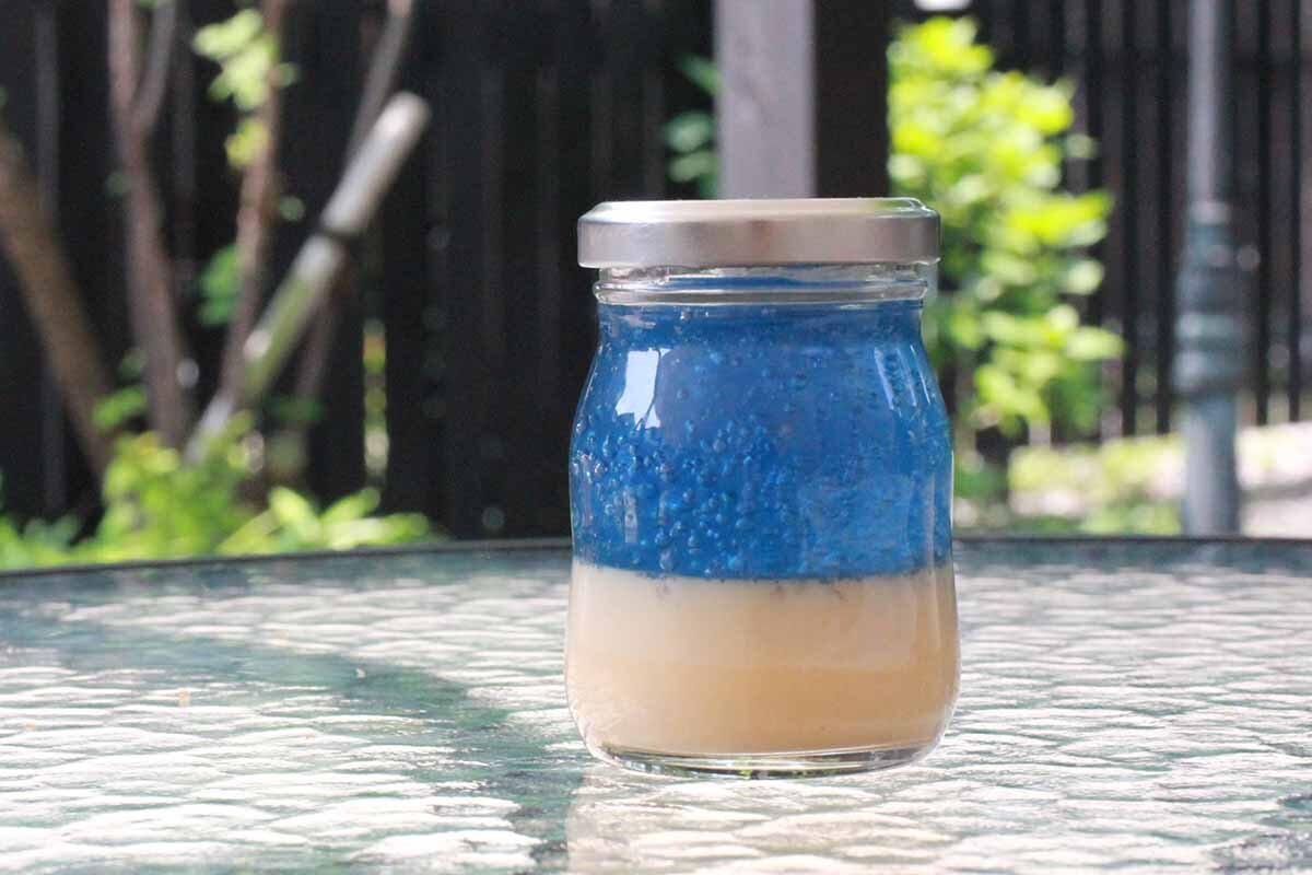 びわ湖をイメージした青いプリン、滋賀の黒壁スクエアでのみ