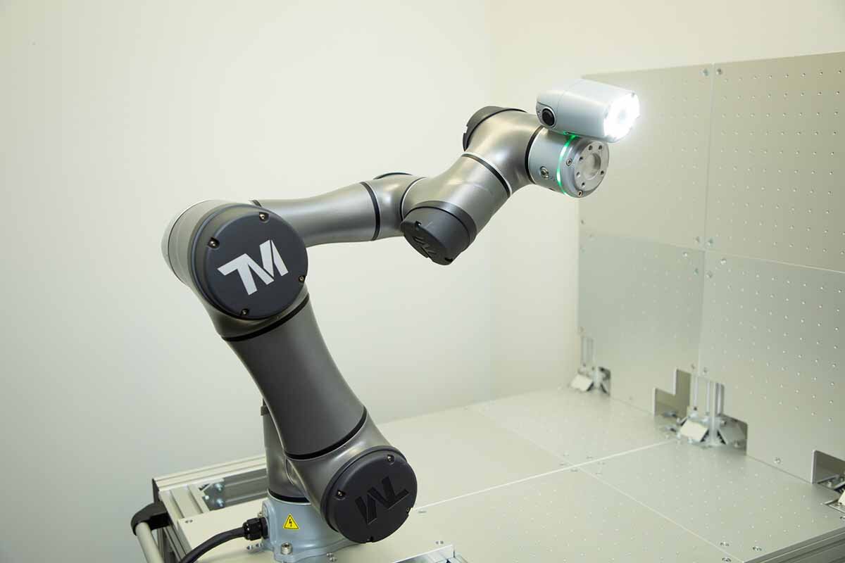 万博にロボットカメラマンが登場、記念になる映え写真を撮影