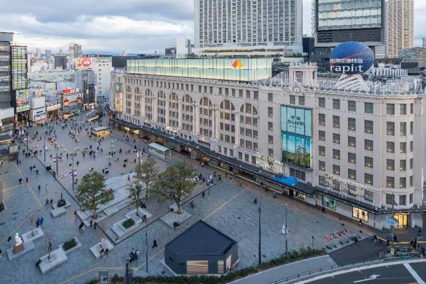 「なんば広場」が正式名称に、南海・なんば駅前がますます居心地良く