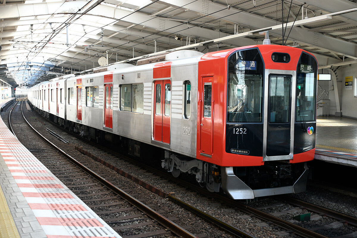 オレンジから赤へ、阪神電車の新カラー「リ・バーミリオン」が運行開始