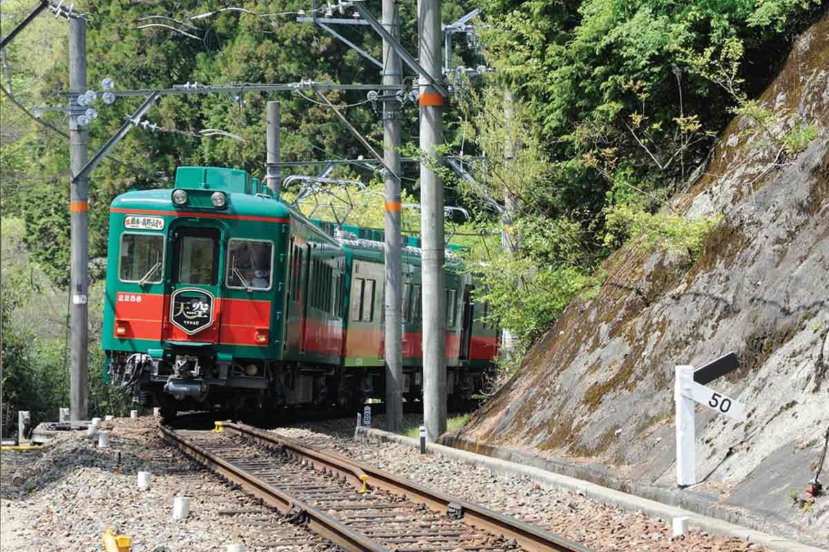 南海・高野線の名物列車「天空」が現役引退、新たな観光列車が