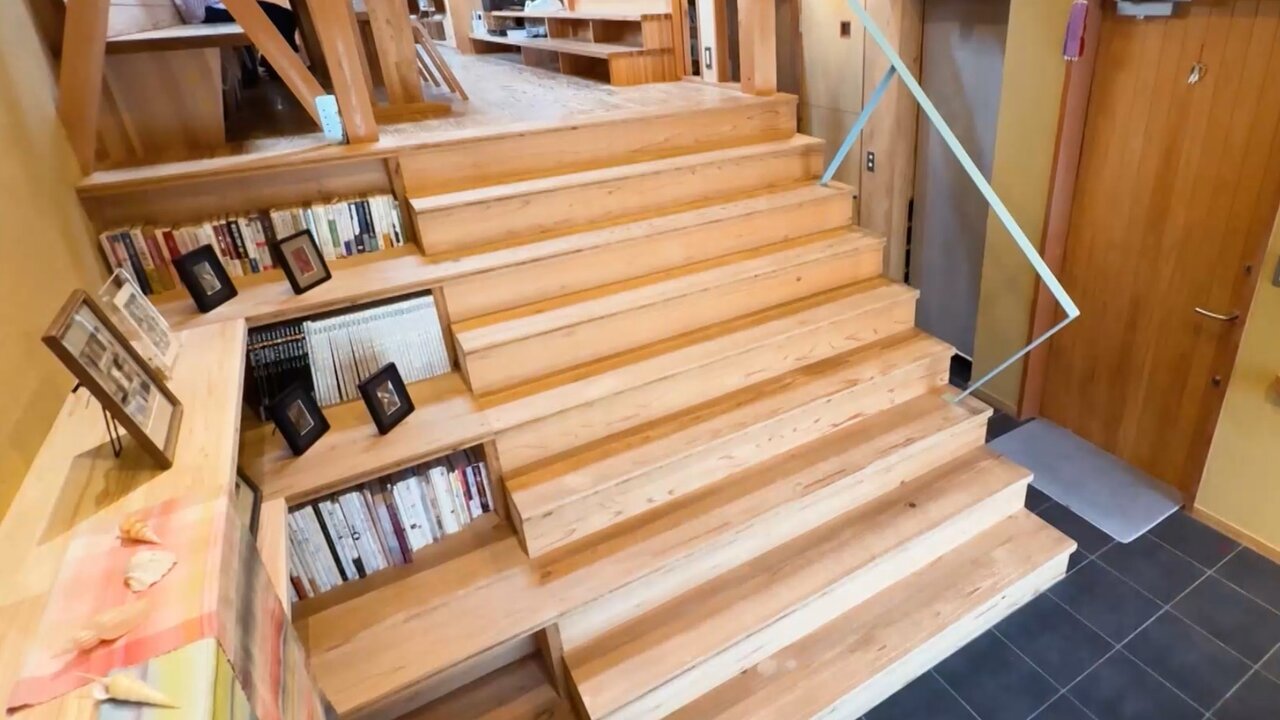 ドアを開けたらすぐ階段…某番組の“匠”が設計した自宅の本気度がスゴかった！ “ゆとり空間請負人”の実力とは【ウラマヨ！】