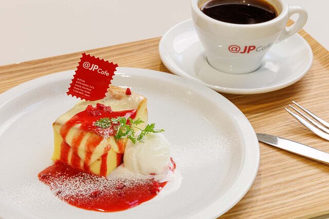 大きいスライスチーズがのったメニュー勢ぞろい、20周年記念でKITTE大阪の25店舗とコラボ