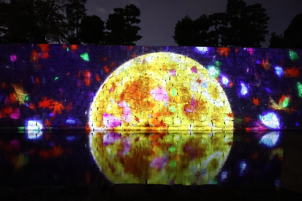 京都・二条城ライトアップ　紅葉を愛でながら、月と光の幻想世界へ【内覧会レポート】