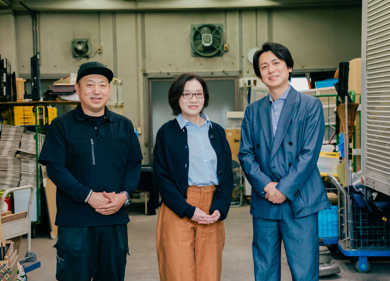 草彅剛主演ドラマ『終幕のロンド』遺品整理人×脚本家×プロデューサー３ショットインタビュー！“鳥飼樹” 誕生秘話／あの“セリフ”が生まれたきっかけ―― 「ドラマに登場する遺品整理人は本当にいるんです」