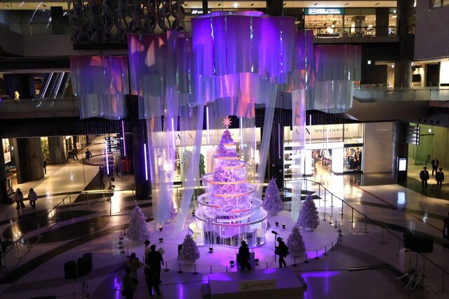 オーロラ輝く「冬のプリズム」ショー　大阪・うめきたに過去最多の約48万球の光が舞う