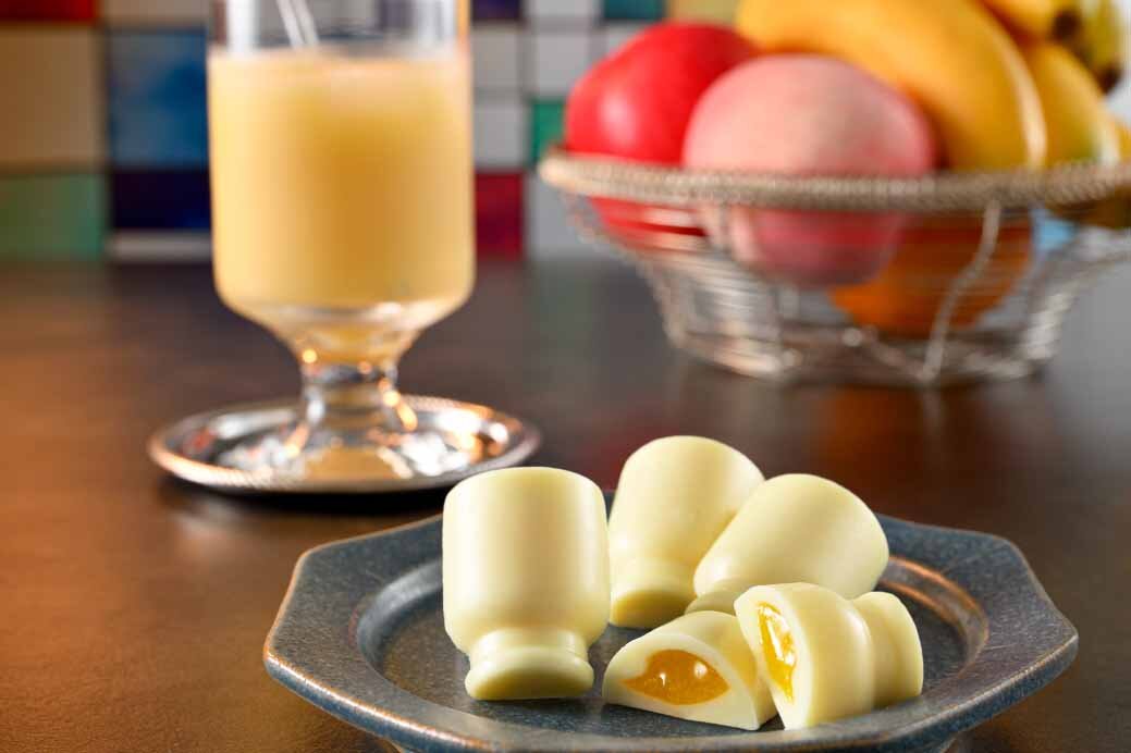 大阪名物ミックスジュースを手土産に、グラス型のチョコにゼリーを閉じ込めて再現