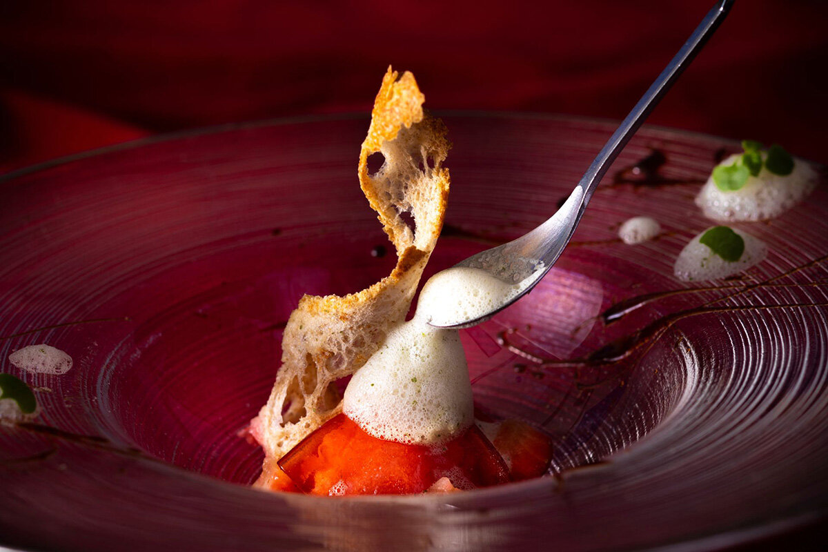 ラヴニュー、モンプリュなどが1日限りの豪華なコラボ、神戸ポートピアホテルでスイーツの共演＆ライブ演出も