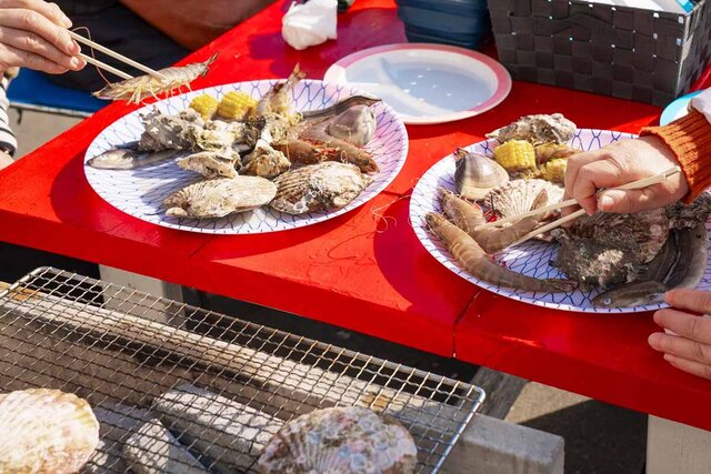 【南大阪・泉南】関空の対岸・泉南ロングパークで海鮮グルメを堪能、牡蠣食べ比べや地酒飲み比べができる「牡蠣まつり」