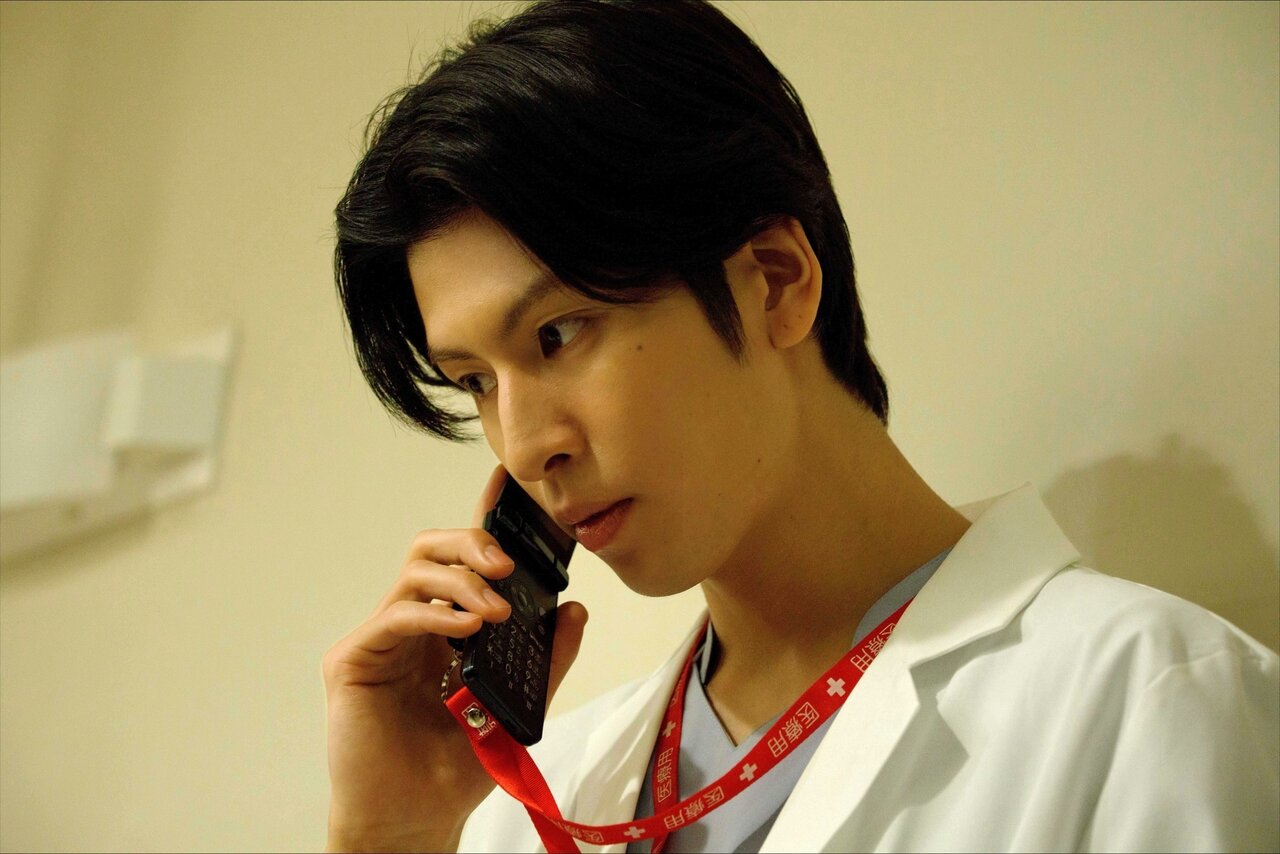 正体不明の誘拐犯「カオナシ」に共犯者の影「オカダマツリ」との接点は【ドラマ『顔のない患者-救うか、裁くか-』】 