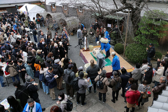 京都・伏見で「酒蔵まつり」、最高級クラス「鳳麟」から実験酒まで多彩な日本酒が勢ぞろい
