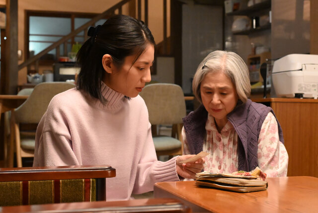 朝加真由美「それぞれの思惑がぶつかり合い、物語が大きく動きます」紗春（桜井ユキ）の秘密が明らかになり 聖子（松下奈緒）との形勢が逆転！ 罪を背負った二人の妻の戦いが激化する！！ドラマ『夫に間違いありません』