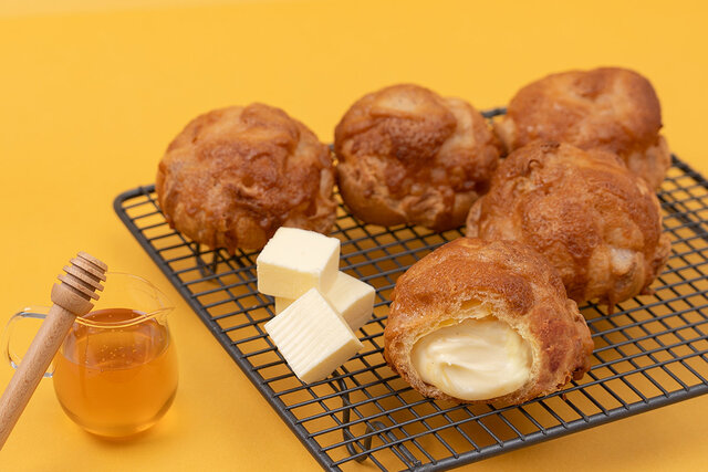 海外で人気の「ハニーバターシュー」が日本初上陸、ビアードパパから期間限定で発売