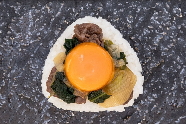 万博で大人気「日本のおにぎり」が新アレンジで復活、大阪・京橋の「象印銀白おにぎり」で限定発売