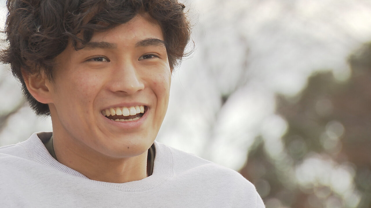 パラアイスホッケー日本代表エース・伊藤樹選手 8歳の事故から、絶望を乗り越え、母と夢見たパラリンピックの舞台へ　ナレーション・松坂桃李　ドラマ『パーフェクトワールド』で伊藤選手と同じ名前の車いすユーザーを演じた経験を声にのせる