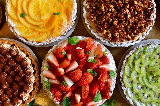 神戸・六甲のイタリアンが「タルトを食べに行く店」に、ショーケースに本格タルト6種