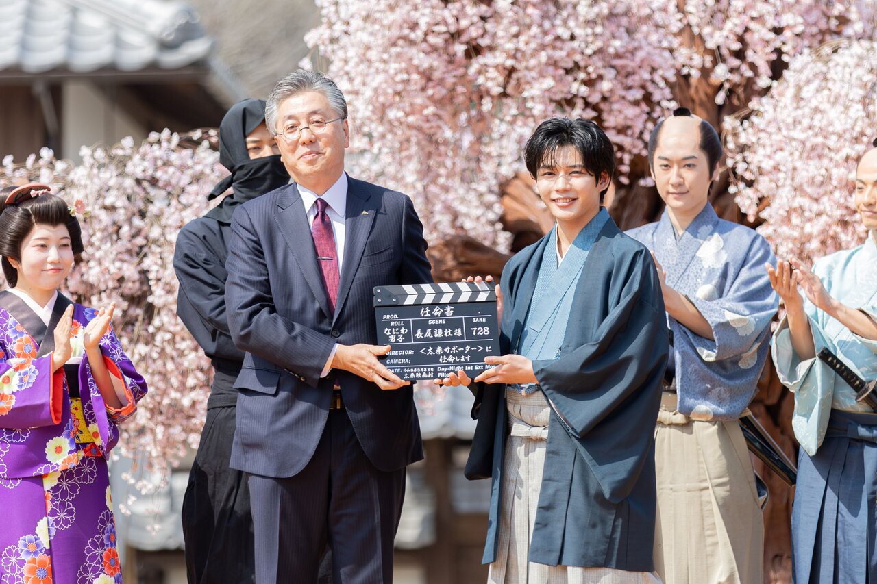 なにわ男子・長尾謙杜、リニューアル太秦映画村に着物姿で登場「いつかメンバーとも訪れたい」1200人のファンを前に練り歩き