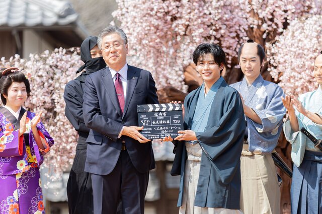 なにわ男子・長尾謙杜、リニューアル太秦映画村に着物姿で登場「いつかメンバーとも訪れたい」1200人のファンを前に練り歩き