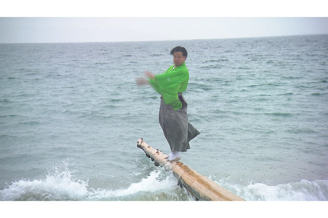 【福岡・糸島】映えスポット「奇跡の流木」で“びしょぬれ”ハプニング、「工房とったん」の海水100％塩グルメを堪能【フットマップ】