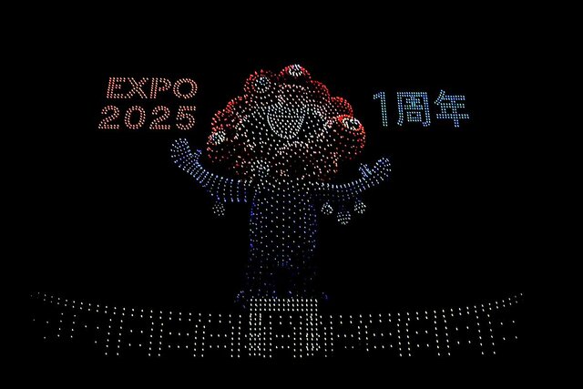 一夜限りの万博ドローンショー復活に歓声、大阪・関西万博の開幕1周年記念イベントで