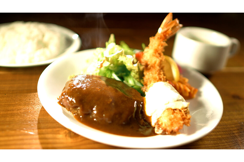 【西宮】連日大行列の「100年ハンバーグ」を“むーしゃむーしゃ”しながら、チュートリアル徳井の渾身ギャグ炸裂【フットマップ】