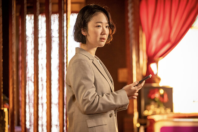 アイスを分け合う黒木華・野呂佳代と、笑顔の裏の松下洸平。『銀河の一票』第2話の細やかな描写が示唆する、光と影のコントラスト