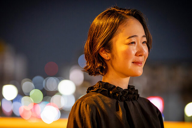 スマホの光が照らす黒木華の希望と、野呂佳代が歌う『悪女』でひも解く感情の裏表。ドラマ『銀河の一票』第3話、二人の絆（きずな）を描く巧妙な演出が胸を打つ
