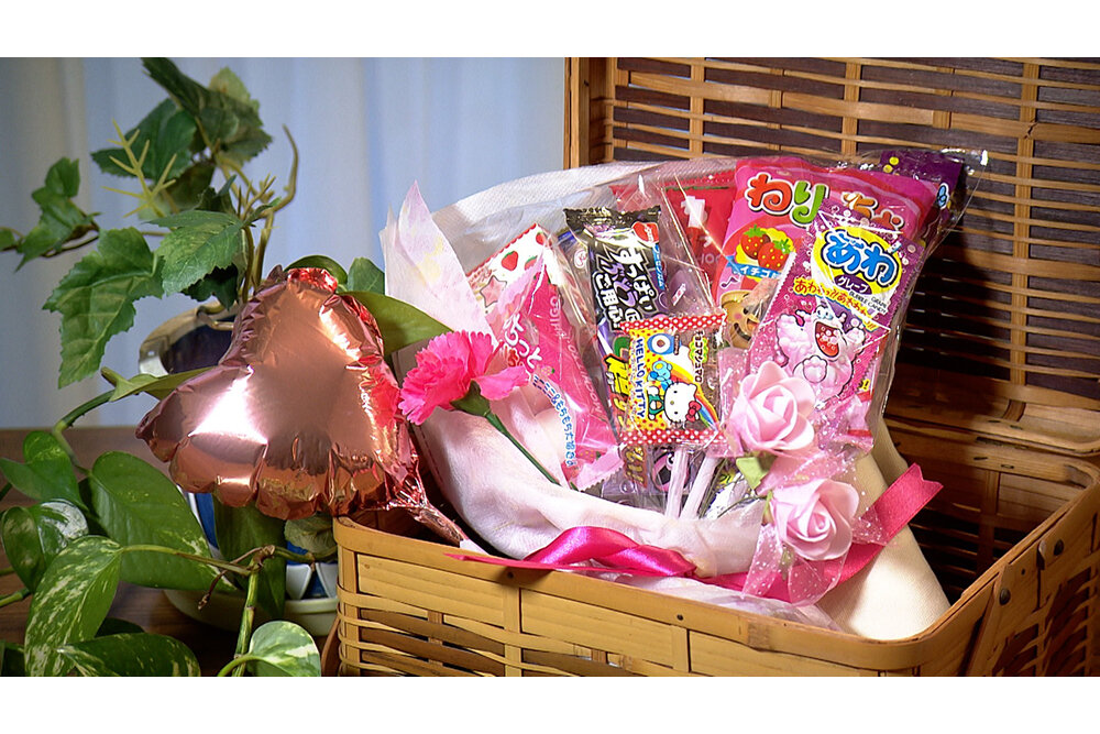 【大阪ベイエリア】1500種類「お菓子ミュージアム天保山」で駄菓子のブーケづくり、フット後藤「小学生の俺にこの花束を渡してやりたいわ」