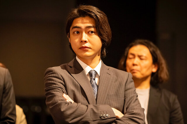 松下洸平の秘書役を演じる倉悠貴からコメント到着！「引き出しの多さに勉強する毎日」と松下との共演を語る。月10『銀河の一票』息抜きの役割を担う2人の関係性にも注目