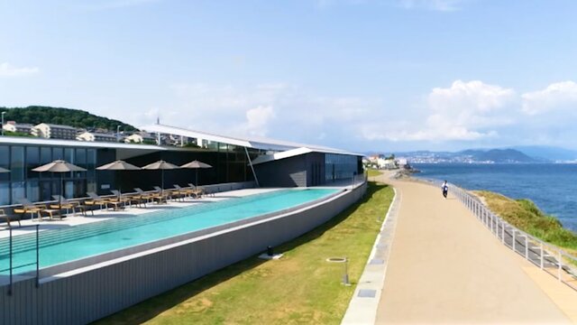 温泉の水面と大阪湾が溶け込む… リゾート施設・アクアイグニス淡路島の「インフィニティ温泉」 絶景が特に映える時間帯とは【ウラマヨ！】