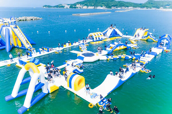 【関西最大級】和歌山の海上アスレチック「AQuaLooP」が7月4日オープン、大幅スケールアップで全身びしょぬれ体験