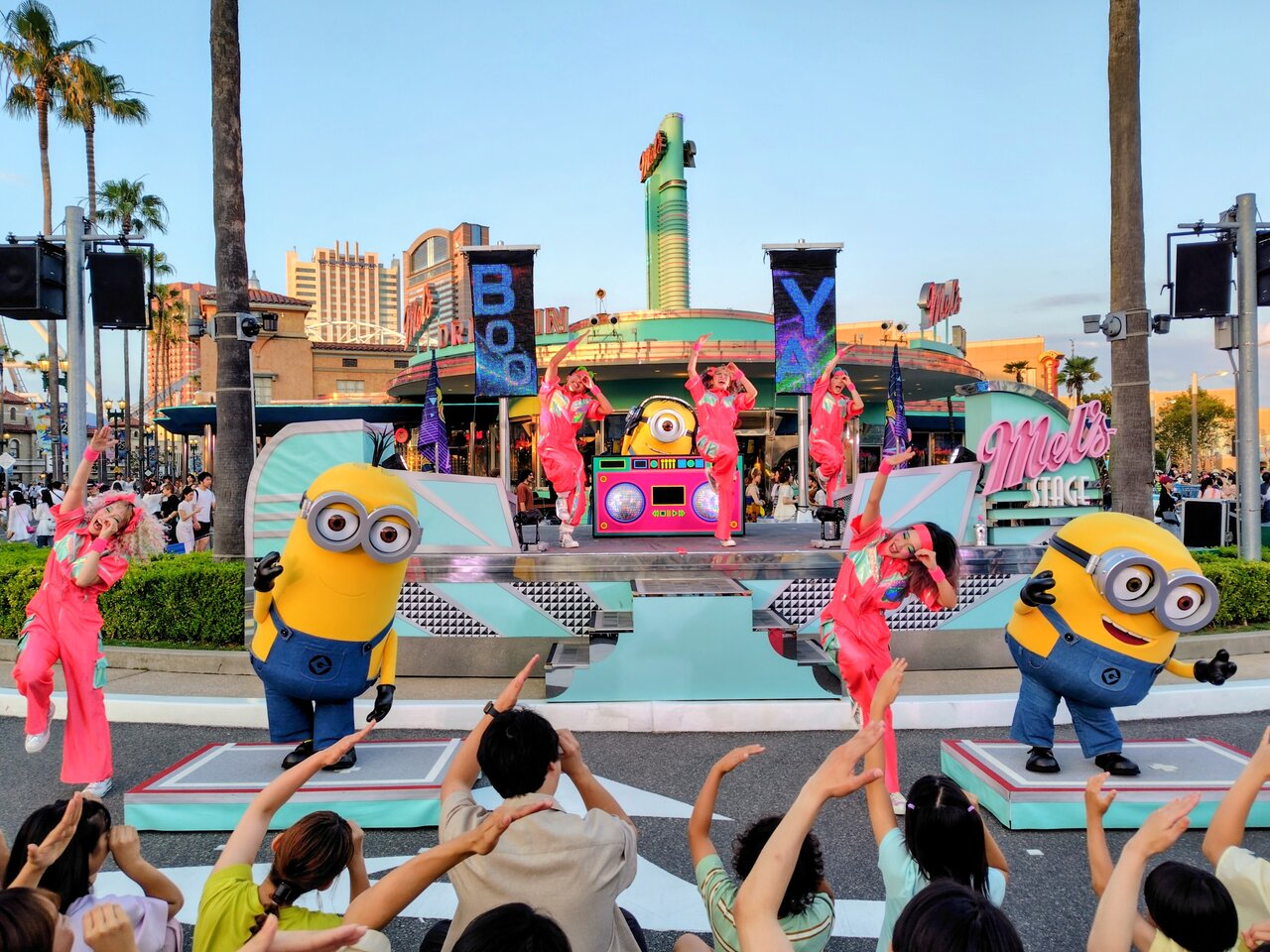 【USJ】 夜が熱い！花火ショーやDJミニオンのクラブ風パーティなど、夏限定のナイトプログラムが一挙公開