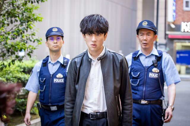 「おじさん」呼びから始まる危険な共犯関係。婚約者を殺人鬼に奪われた刑事と、“殺した人数”が見える女性が出会う、横山裕主演ドラマ『今夜もシリアルキラーと待ち合わせ』第1話が描く日常のすぐ隣にある恐怖