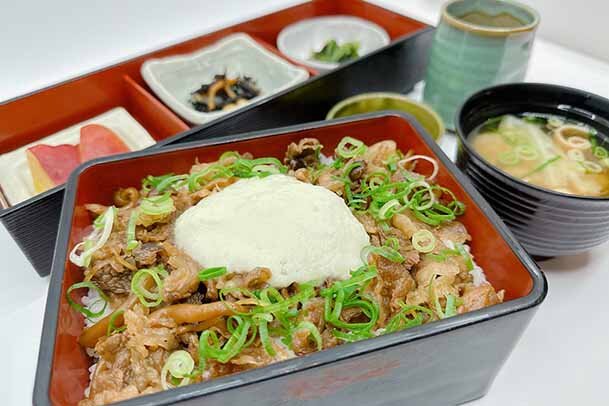 【兵庫・丹波篠山】但馬牛も食べられる「ガチャめし」が再び、1,129円で楽しめる西紀サービスエリアの夏限定企画