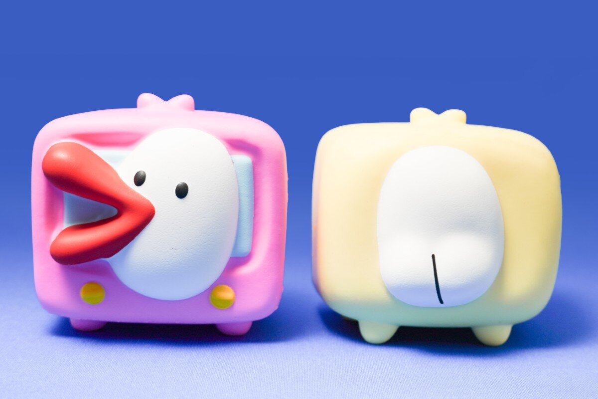 【究極の癒やし】全力で「ハチエモン」を握りつぶしてモヤモヤ退散！むにゅむにゅ触感と甘〜い香りの「ハチエモンスクイーズ」が登場。プリッとしたおしりもシュールで愛おしい極上のアイテム！