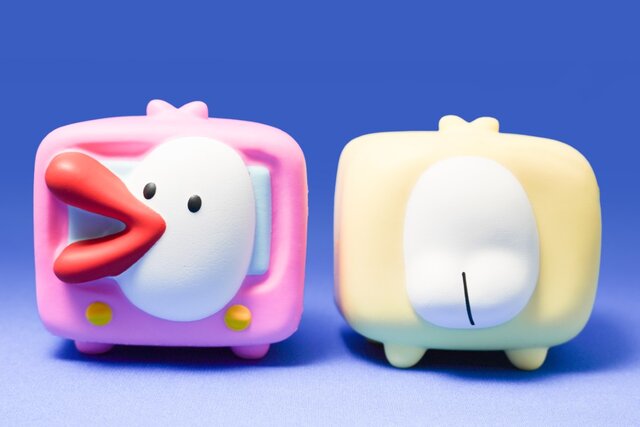 【究極の癒やし】全力で「ハチエモン」を握りつぶしてモヤモヤ退散！むにゅむにゅ触感と甘〜い香りの「ハチエモンスクイーズ」が登場。プリッとしたおしりもシュールで愛おしい極上のアイテム！