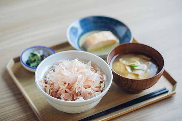 【京都・五条】老舗おだし専門店が朝定食をスタート、お惣菜・お弁当の「アロウネノ」が店名変更しグランドオープン