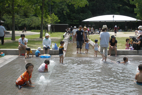 【2026年最新・京都】夏のおでかけにおすすめ、 涼しく遊べる無料の「水遊びスポット」3選