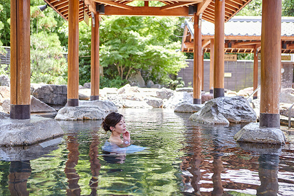 【2026年最新・奈良】料金1,000円以内で楽しめる！ 本格グルメからワンコイン、絶景まで奈良県内で満喫できるおすすめ「スーパー銭湯」3選