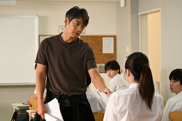 「俺を信じろ」とは言わない鬼塚英吉（反町隆史）。ドラマ『GTO』第９話で生徒たちに委ねた、情報を自分の頭で判断するということ