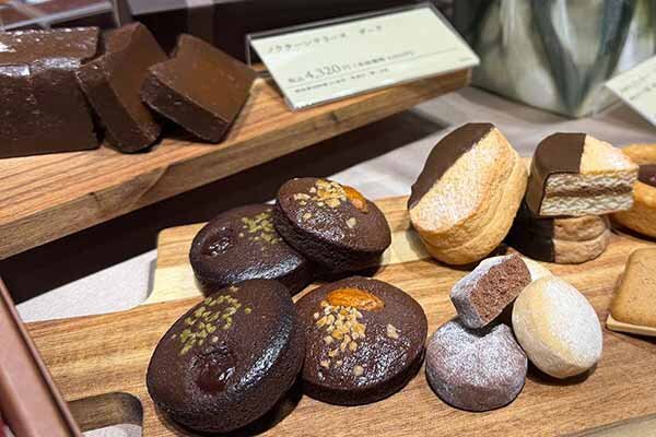 【大阪】「あべのハルカス」限定のスイーツ新ブランド「ブラニア」、チョコの香ばしさを極めた焼き菓子専門店