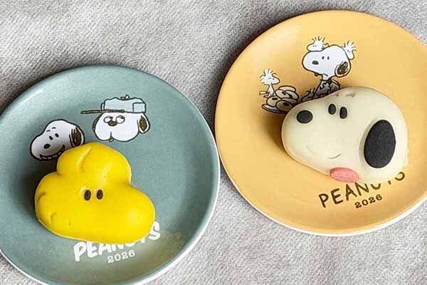 「食べるのが惜しい」スヌーピー型の和菓子にSNSで悲鳴も、今年の「PEANUTS」✕「ファミマ」コラボを実食