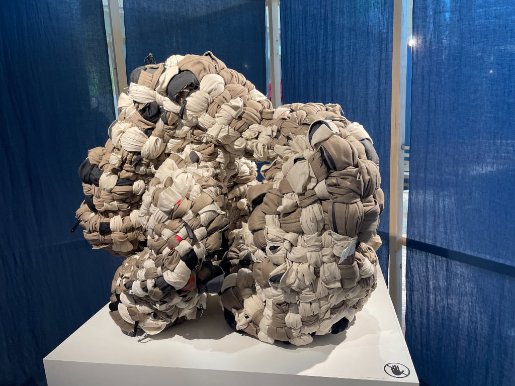 ヤンマーの作業服を再利用したアート Futurotextiles 7（2025年6月）