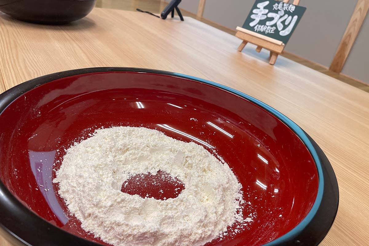 これで２人前・約200gの小麦粉になります