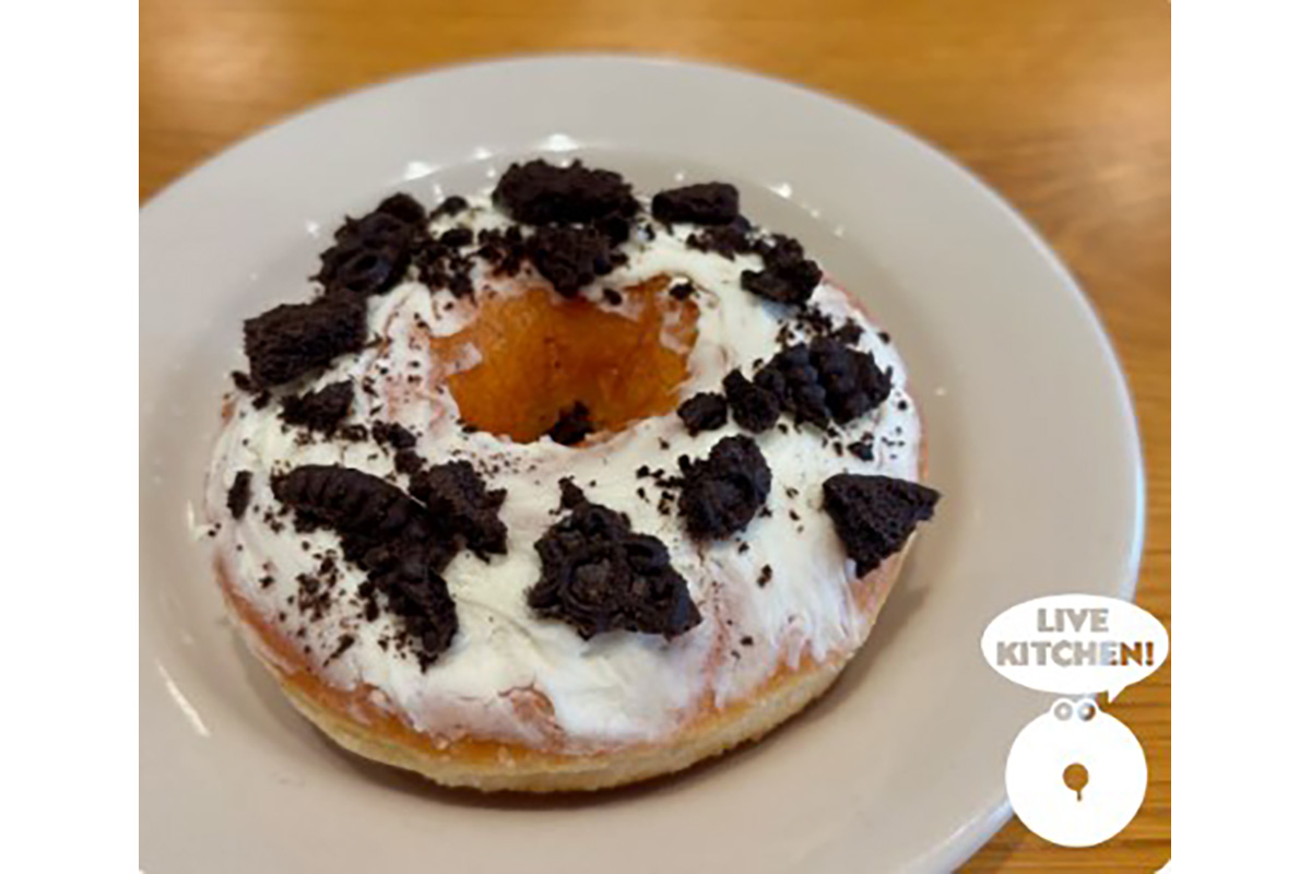 神戸「THE CITY DONUTS AND COFFEE」（THIS IS IT410円／MAPLE BACON442円／COOKIES & CREAM475円など、提供写真）