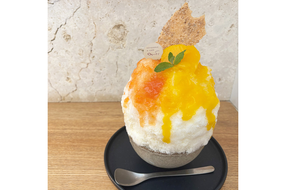 兵庫「ご飯とお菓子oeufs」のかき氷「ま・る・ご・と〈マンゴー・ルビー・ごま・豆乳〉」（1,581円・阪神梅田本店初出店・7/30〜8/2の4日間の出店）