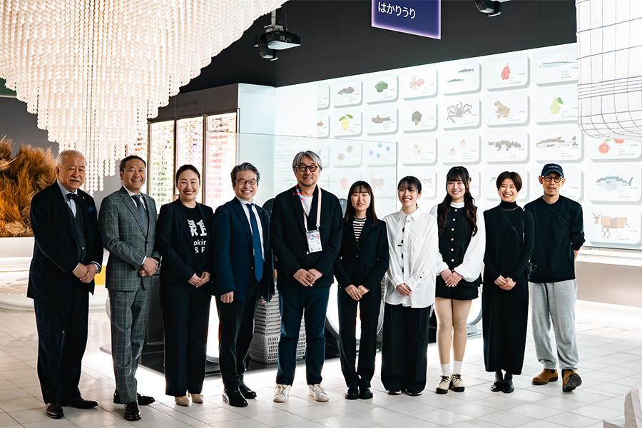 中央がテーマ事業プロデューサーの小山薫堂さん