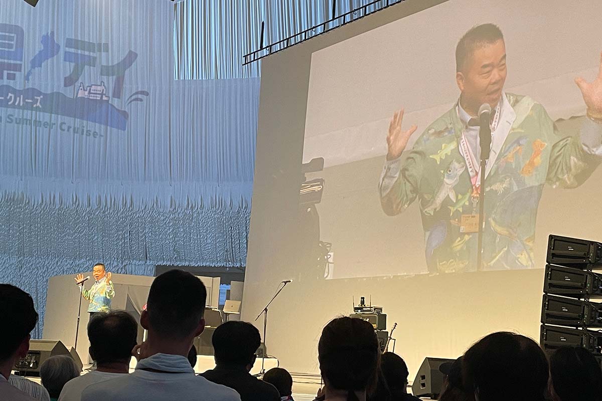 サプライズ登場した滋賀県の三日月大造知事