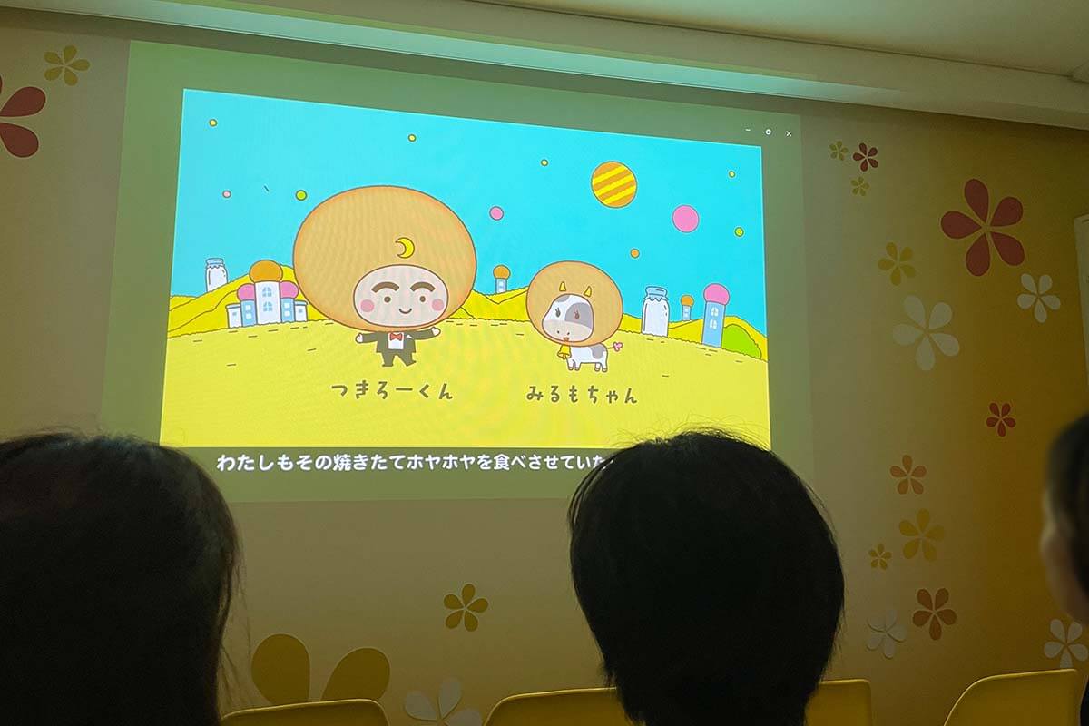 月化粧について紹介してくれる公式キャラクターの「つきろーくん」と「みるもちゃん」